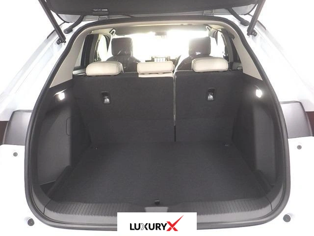 Honda Vezel e:HEV Z Play 2025 Interior Dual Tone Leather Seats