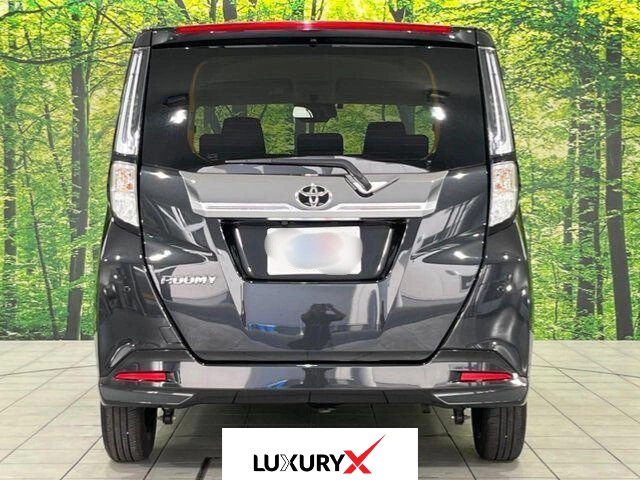 Side profile of 2024 Roomy Custom G 4WD