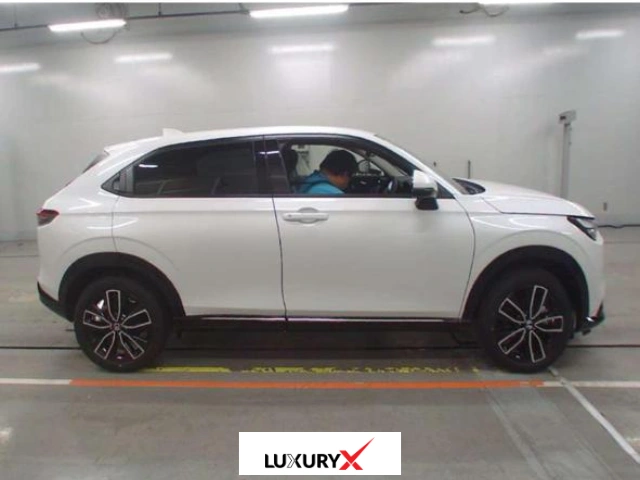 2025 Honda Vezel e:HEV Z Hybrid Pearl White brand new SUV front and side view Sri Lanka showroom