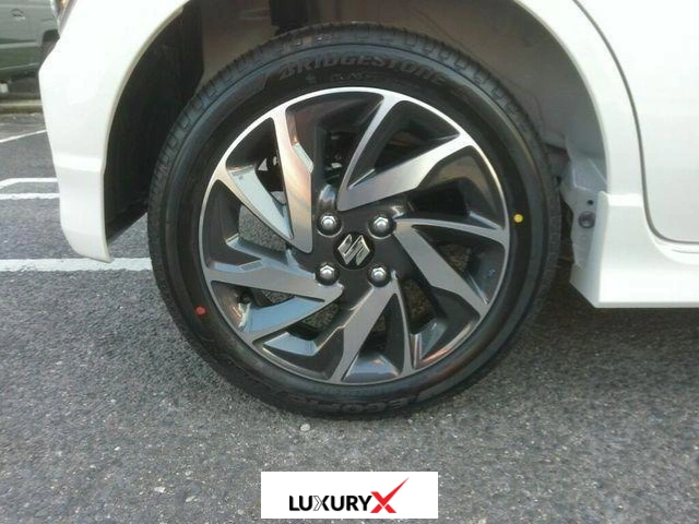 Premium black fabric seats with seat heaters in Suzuki Wagon R 2025