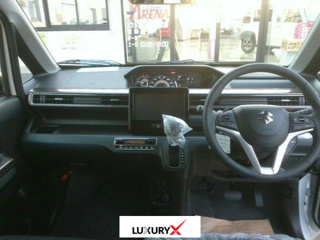 Rear angle showing 360° camera and LED tail lamps