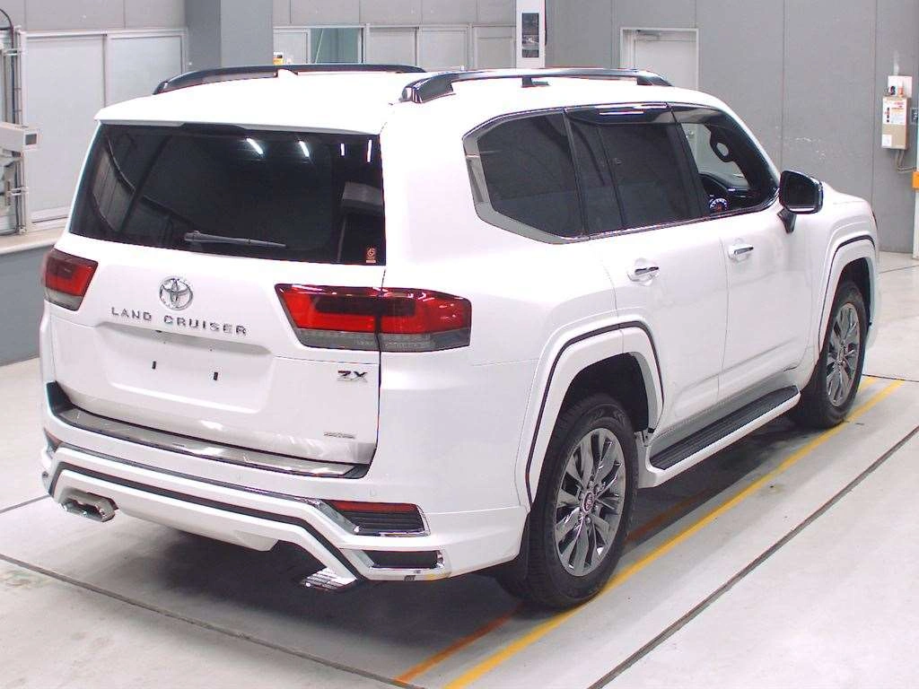 Toyota LC300 Sahara ZX luxury SUV side profile 2024 mode